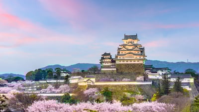 Bing wallpaper April 5, 2025. 姫路城, 兵庫県 姫路市 (© Sean Pavone/Alamy Stock Photo)