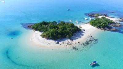 Bing wallpaper November 18, 2025. Ilha de Cataguás, Angra dos Reis, Rio de Janeiro (© VBC Imagens Aereas/Shutterstock)
