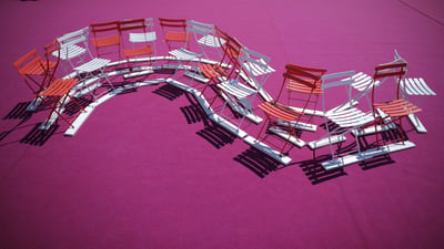 Bing wallpaper May 11, 2026. Des chaises attendent l'arrivée des célébrités et des cinéphiles au Festival de Cannes (© Christopher Furlong/Getty Images)