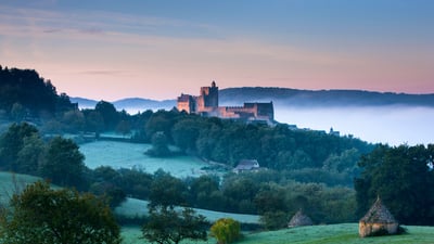 Bing wallpaper January 15, 2021. Château de Beynac overlooking the Dordogne Valley in France (© Gareth Kirkland/Alamy)
