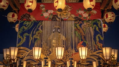 Bing wallpaper December 2, 2025. 秩父夜祭の屋台, 埼玉県 秩父市 (© Joshua Hawley/Alamy)