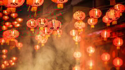 Bing wallpaper January 20, 2023. 除夕夜的中国新年灯笼 (© Toa55/Getty Images)