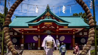 Bing wallpaper June 29, 2019. ｢日枝神社の茅の輪｣東京, 永田町 (© Visual & Written/Superstock)