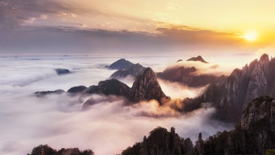 Bing wallpaper October 10, 2024. 黄山云海，安徽省，中国 (© yangyang1991/Getty Images)