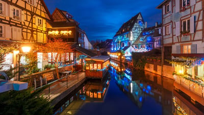 Bing wallpaper December 5, 2024. Maisons traditionnelles alsaciennes à colombages et rivière Lauch Colmar, Alsace (© KavalenkavaVolha/Getty Images)