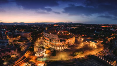 Bing wallpaper November 11, 2025. Vue aérienne du Colisée, Rome, Italie (© Nico De Pasquale Photography/Getty Images)