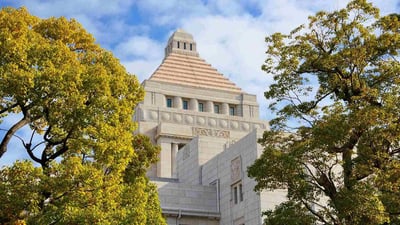Bing wallpaper May 2, 2023. 国会議事堂, 東京都 千代田区 (© Sean Pavone/Alamy Stock Photo)