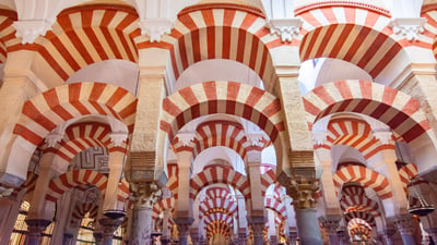 Bing wallpaper December 9, 2025. Intérieur de la Mosquée-Cathédrale de Cordoue, Andalousie, Espagne (© Elena Zolotova/Getty Images)