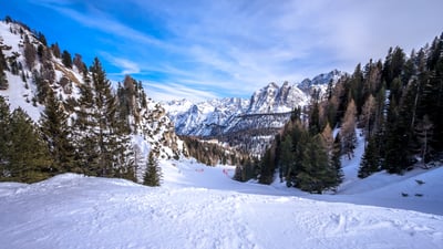 Bing wallpaper February 5, 2026. Cortina d’Ampezzo, Veneto (© Алексей Облов/Moment)