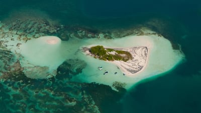 Bing wallpaper August 19, 2021. Guadeloupe, Grand Cul-de-sac Marin, Ilets de Carénage, Ilet Blanc (© Thierry GRUN - Aero/Alamy Stock Photo)