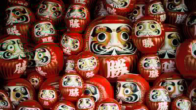 Bing wallpaper January 15, 2021. ｢勝尾寺の勝ちダルマ｣大阪府, 箕面市 (© bill rubie/Alamy)