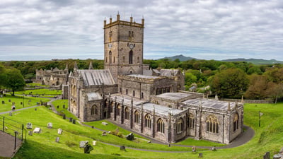 Bing wallpaper March 1, 2025. St Davids Cathedral, St Davids, Pembrokeshire, Wales (© Steve Taylor ARPS/Alamy Stock Photo)