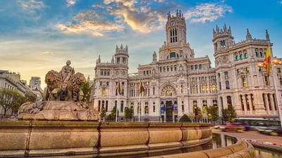 Bing wallpaper October 11, 2025. Fiesta Nacional de España, Plaza de Cibeles, Madrid, España (© Noppasin Wongchum/Getty Images)