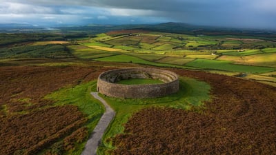 Bing wallpaper March 16, 2026. Grianan d’Aileach, fort circulaire, Donegal, Irlande (© Lukassek/Getty Images)