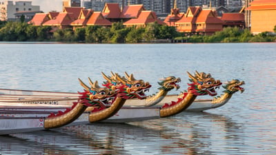 Bing wallpaper June 18, 2026. 湖中的龙舟，中国 (©  Zhonghui Bao/Getty Images)