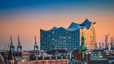 Bing wallpaper August 9, 2024. Luftaufnahme der Elbphilharmonie in Hamburg (© Michael Abid/Alamy)