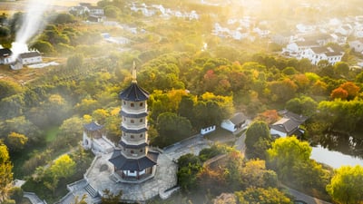 Bing wallpaper August 22, 2026. 在处暑时节的村庄田野与寺庙佛塔，江阴市，江苏省，中国 (© jia yu/Getty Images)