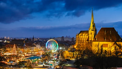 Bing wallpaper November 24, 2025. Weihnachtsmarkt Erfurt, Thüringen (© Jareck/Getty Images)