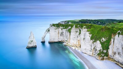 Bing wallpaper April 7, 2021. Étretat, Normandy, France (© StevanZZ/Alamy)