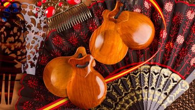 Bing wallpaper April 19, 2026. Castañuelas flamencas (© LUNAMARINA/Getty Images)
