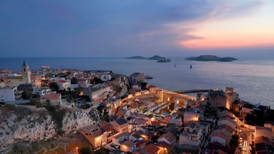 Bing wallpaper March 19, 2026. Vue sur le quartier d’Endoume, les Îles du Frioul et le Château d'If, Marseille (© RIEGER Bertrand/hemis.fr/Alamy)