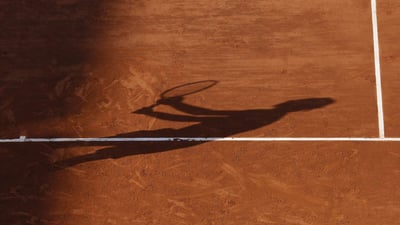 Bing wallpaper May 19, 2019. L’ombre de Rafael Nadal sur la terre battue de Roland-Garros, Bois de Boulogne, Paris, France (© AP Photo/Michel Spingler)