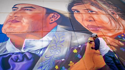 Bing wallpaper September 15, 2021. Artist Jesus 'CIMI' Alvarado painting his mural 'Fronterizos' on a wall of the El Paso Museum of Art, El Paso, Texas (© Paul Ratje/AFP via Getty Images)