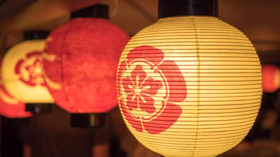 Bing wallpaper July 16, 2026. 八坂神社の神紋が描かれた提灯, 京都府 京都市 (© Felix Choo/Alamy)