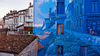 Bing wallpaper October 18, 2019. « La fille des remparts », fresque de Max Cabanes, Angoulême, France (© Jean-Marc Barrere, Hemis/alamy Photo Stock)