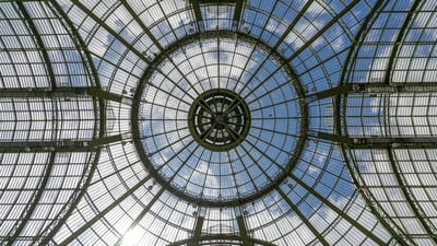 Bing wallpaper October 20, 2021. Plafond voûté du Grand Palais en verre et en acier, Paris (© Roberto Destarac Photo/Shutterstock)