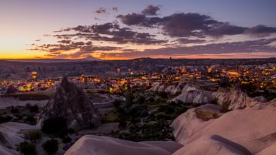 Bing wallpaper April 18, 2025. Hot air balloons over Göreme Historical National Park in Cappadocia, Türkiye (© Anton Petrus/Getty Images)