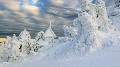 Bing wallpaper February 15, 2021. Eingeschneite Arberkapelle am Großen Arber, Niederbayern, Bayern (© Cornelia Dörr/Huber/eStock Photo)