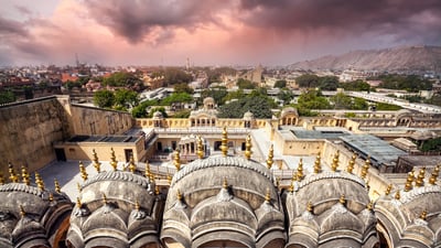 Bing wallpaper May 24, 2026. Vue sur Jaipur depuis le Palais des Vents, Rajasthan, Inde (© byheaven/Getty Images)