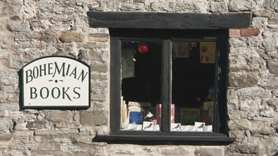 Bing wallpaper May 21, 2025. A bookshop in Hay-on-Wye, Wales, June 1997 (© Epics/Contributor/Hulton Archive/Getty Images)