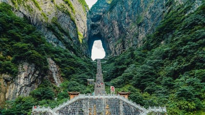 Bing wallpaper January 8, 2020. Tianmen Mountain in Zhangjiajie, China (© Bogdan Dyiakonovych/Shutterstock)