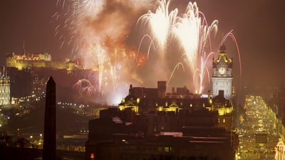 Bing wallpaper December 29, 2023. Hogmanay firework display, Edinburgh, Scotland (© The Travel Library/Shutterstock)