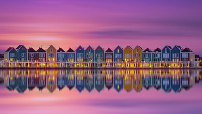 Bing wallpaper October 14, 2025. ハウテン町, オランダ (© George Pachantouris/Getty Images)
