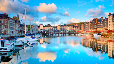 Bing wallpaper May 7, 2023. Port Vieux-Bassin de Honfleur, Calvados, Normandie (© Francesco Carovillano/SOPA Collection/Shutterstock)