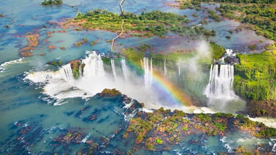 Bing wallpaper February 22, 2026. Vista aérea das Cataratas do Iguaçu, Foz do Iguaçu, Paraná (© NidoHuebl/Getty Images)