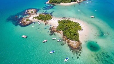 Bing wallpaper December 21, 2024. Vista aérea da Ilha Cataguás em Angra dos Reis, Rio de Janeiro (© R.M. Nunes/Alamy Stock Photo)