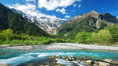 Bing wallpaper May 5, 2021. ｢上高地｣長野県 (© sadao/Shutterstock)