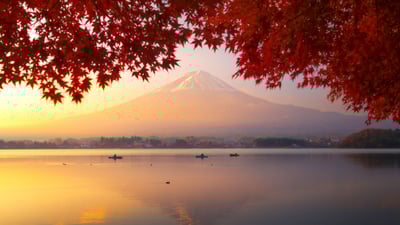 Bing wallpaper October 7, 2019. ｢河口湖から見た朝焼けの富士山｣山梨 (© Tai GinDa/Getty images)