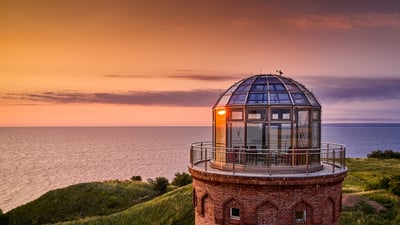 Bing wallpaper March 23, 2026. Drohnenaufnahme des Peilturms am Kap Arkona, Rügen, Mecklenburg‑Vorpommern (© Stefan Dinse/Getty Images)