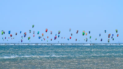 Bing wallpaper July 24, 2021. Course de Kitesurf, Gruissan, Aude, Occitanie (© Philippe Turpin/Delta Images/Offset by Shutterstock)