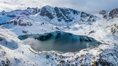 Bing wallpaper March 6, 2026. Le Lac Gentau enneigé, Pyrénées Atlantiques (© MICHAUX Stéphane/Hemis.fr/Alamy)