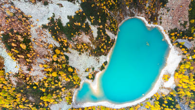 Bing wallpaper October 10, 2025. Lago Lagazzuolo, Valmalenco, Valle Valtellina, Lombardia (© Francesco Bergamaschi/Getty Images)