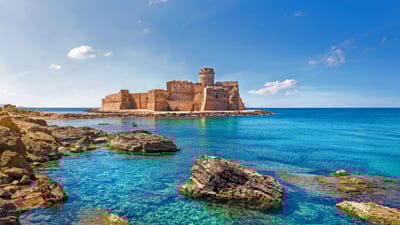 Bing wallpaper September 19, 2021. Le Castella at Capo Rizzuto, Italy (© mRGB/Shutterstock)