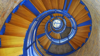 Bing wallpaper June 14, 2020. Wendeltreppe im Leuchtturm Flügge auf der Insel Fehmarn, Schleswig-Holstein, Deutschland (© Raimund Linke/Masterfile)