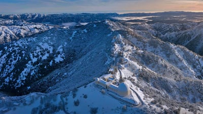 Bing wallpaper January 3, 2022. The Lick Observatory on Mount Hamilton, near San Jose, California (© Jeffrey Lewis/Tandem Stills + Motion)
