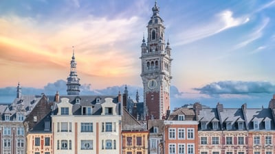 Bing wallpaper September 5, 2025. Le beffroi de la Chambre de Commerce, Lille, Hauts-de-France (© Wirestock/Getty Images)